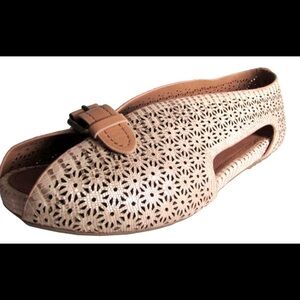 Gentle Souls Bless Word Peep Toe Sandal Flat Shoe Rose Gold 7 1/2